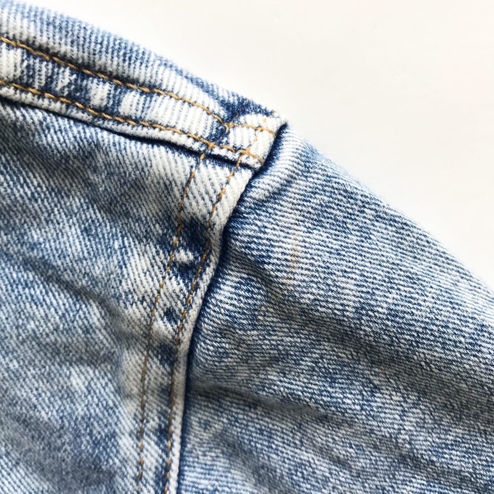 H&M hooded acid wash soft denim jacket VGUC (very light stain on shoulder) 5-6Y - Picture 9 of 11